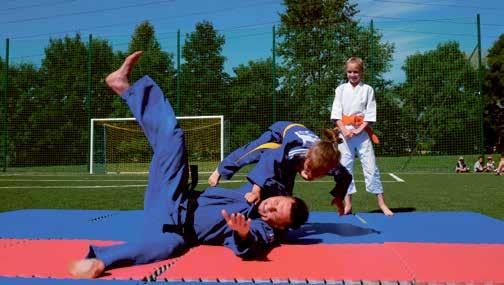 Kąpielisko Leśne ul. Srebrna 10 tel. 32 276 17 43 Baseny kąpielowe czynne: 22.06 15.08 w dni powszednie godz. 10.00 19.00, w soboty, niedziele, święta 9.00 20.00. 16.08 1.09 w dni powszednie godz. 10.00 18.