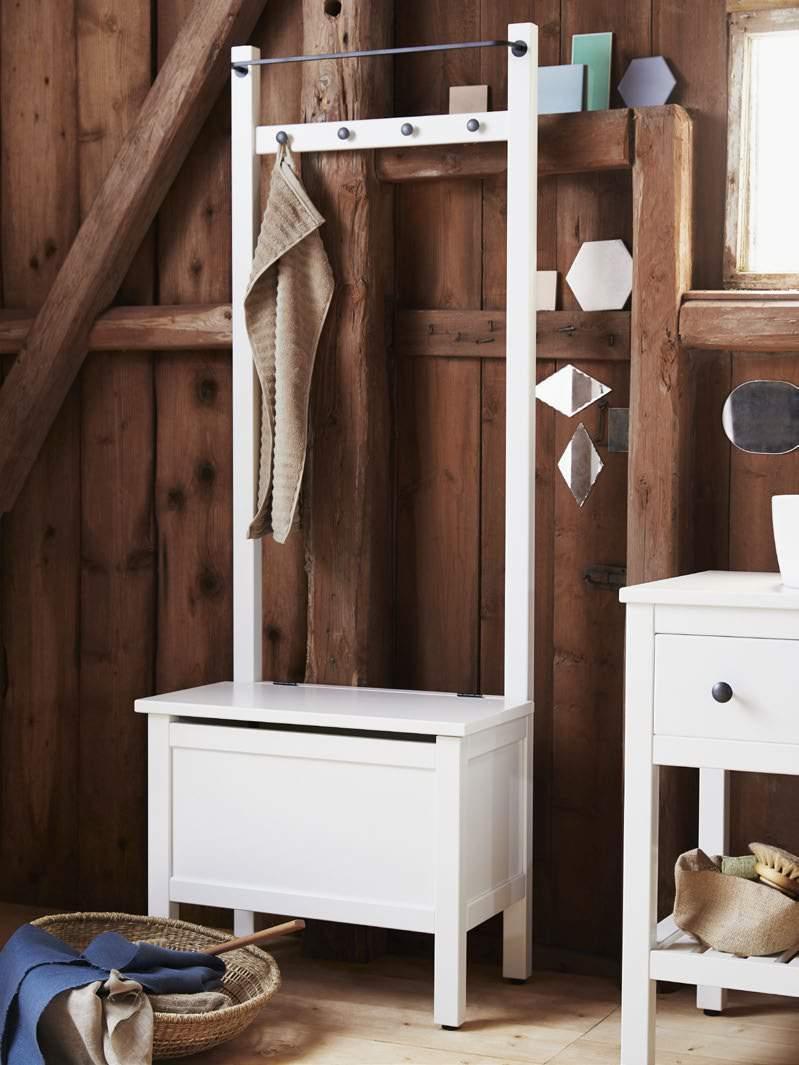Materiały prasowe IKEA / KWIECIEŃ 2019 / 13 PH159480 HEMNES ława ze schowkiem i drążkiem na ręczniki /4 haczyki 399,- 303.966.