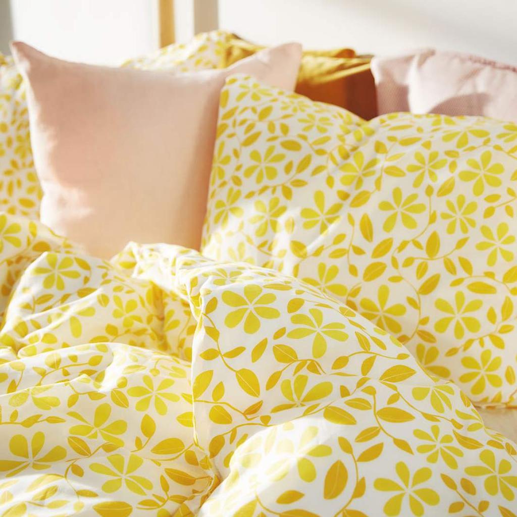 Materiały prasowe IKEA / KWIECIEŃ 2019 / 30 Zacznij dzień z jaskrawym, zabawnym wzorem kwiatowym pościeli