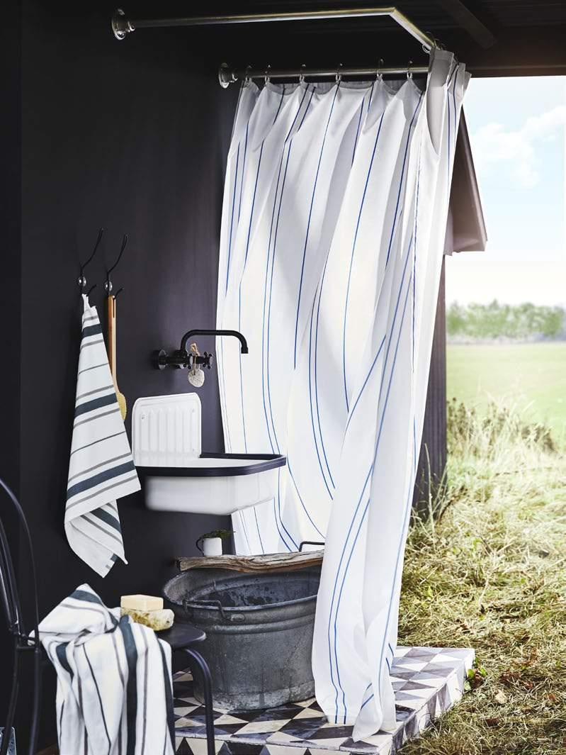 Materiały prasowe IKEA / KWIECIEŃ 2019 / 31 Ręczniki i zasłona prysznicowa OTTSJÖN Stwórz spójny wystrój łazienki za pomocą klasycznych pasków na ręcznikach i zasłonie prysznicowej OTTSJÖN.