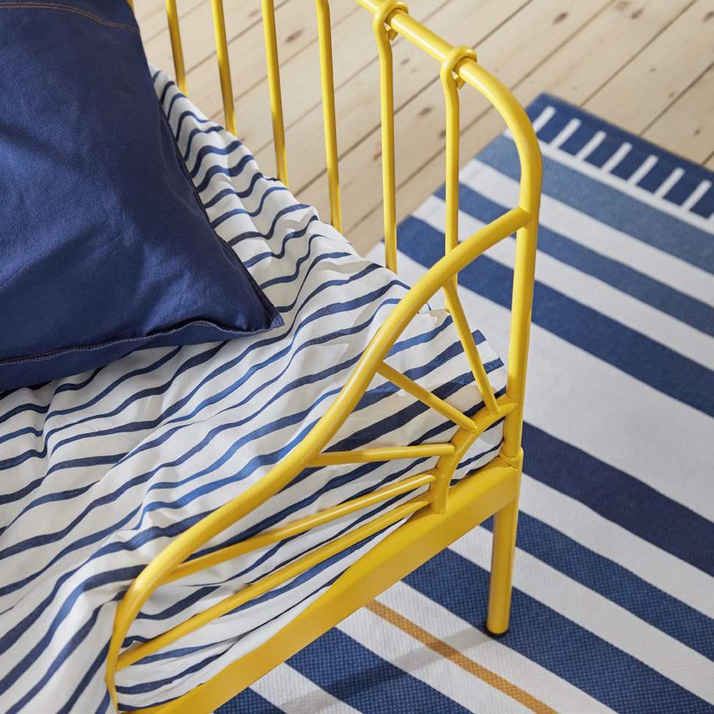 Materiały prasowe IKEA / KWIECIEŃ 2019 / 52 Z detalami przypominającymi promienie słońca, ciemnożółte