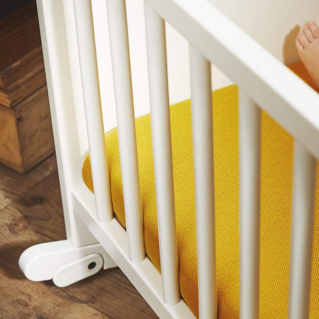 Materiały prasowe IKEA / KWIECIEŃ 2019 / 54 Kołyska SOLGUL została zaprojektowana z odpowiednim zakrzywieniem biegunów tak, że idealnie się