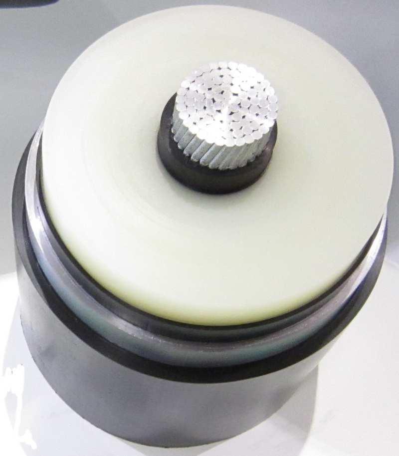 Rys. 1. Próbka kabla XLPE, 800 kv, 630 mm 2 