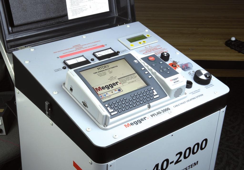 Dlatego bardzo istotne jest, aby aparatura była wyposażona w dużą liczbę funkcji opartych na wielu metodach pomiarowych. test wysokim napięciem stałym do 40 kv System pomiarowy Megger PFL40 (fot.