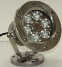 Korpus lampy wykonany ze stali kwasoodpornej 304, zapewnia długotrwałą pracę reflektorów w dowolnych warunkach, a grube szkło hartowane użyte na szybę zapewnia dużą