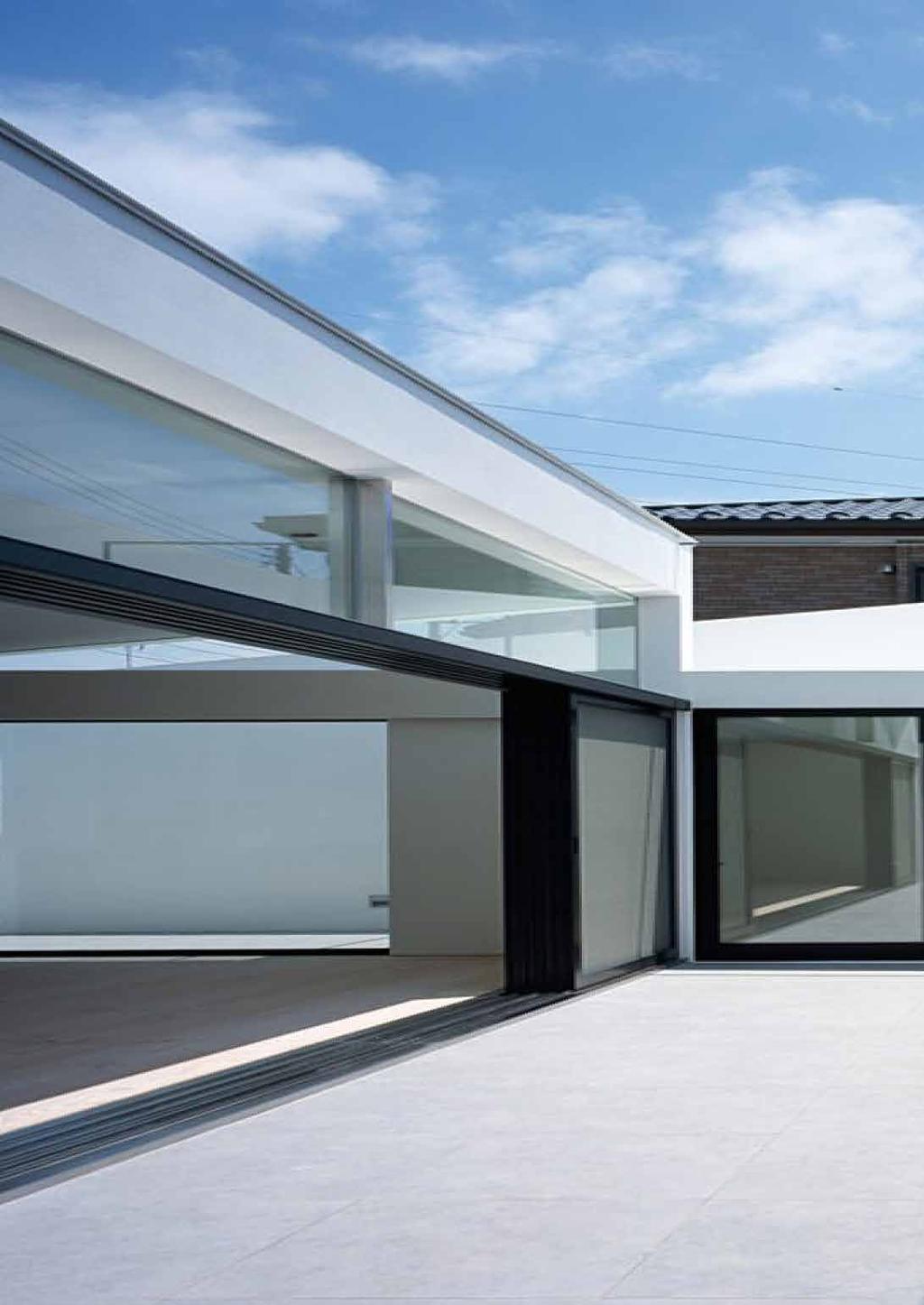 Osamu Ono - od 25 lat zajmuje się kształtowaniem przestrzeni projektując zarówno nowoczesne rezydencje jak też zaawansowane obiekty komercyjne.