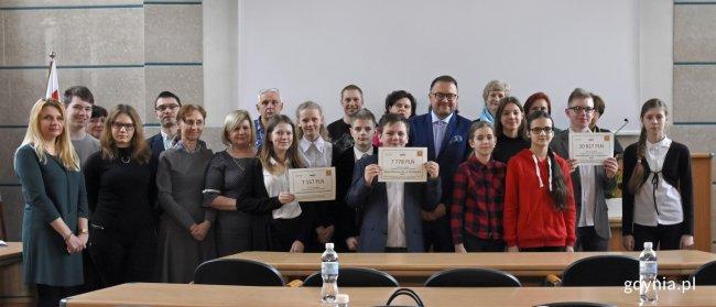 Gdyńskie szkoły nagrodzone za zaoszczędzone WATy Dbali o efektywne zużycie energii i wprowadzali w swoich klasach dobre nawyki w tym zakresie.