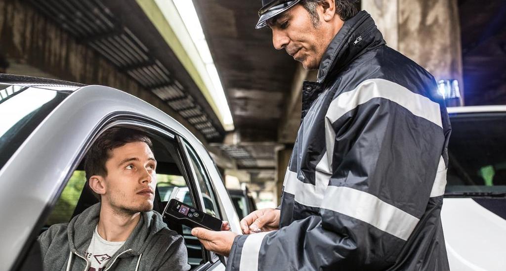 Scenariusze zastosowania Wyzwanie: szybkie wyniki Funkcjonariusze policji napotykają szereg sytuacji, gdzie spożywany jest alkohol.