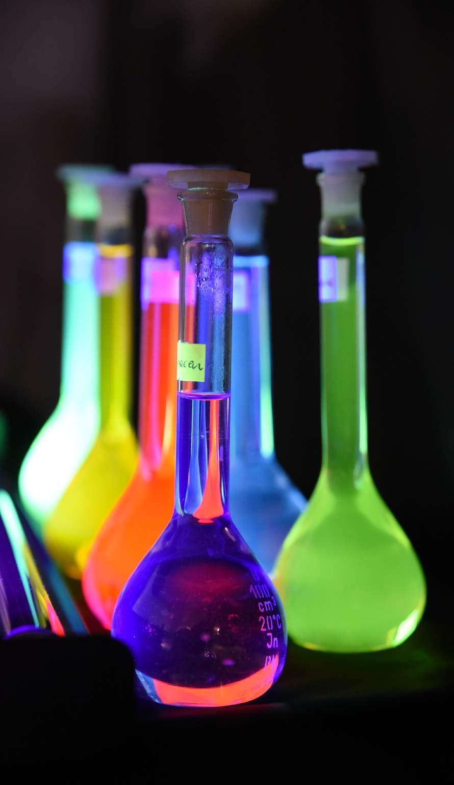Kto by% najs%awniejszym polskim alchemikiem i co zawdzi"czamy jego badaniom? Tego wszystkiego dowiesz si" podczas XI 'cie$ki Edukacyjnej Wydzia%u Chemicznego?