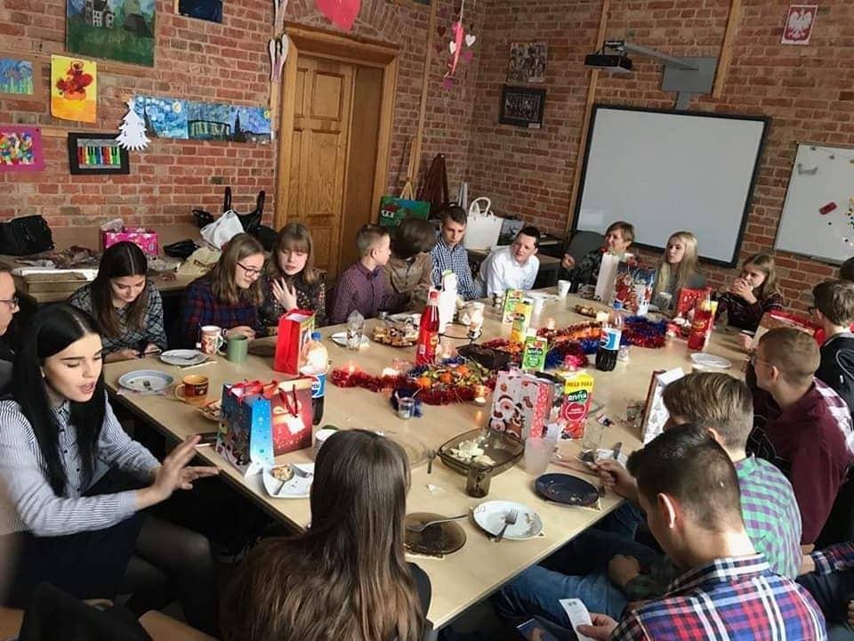 Nr 3 (49), czerwiec 2019 Str. 5 Klasa IIIc W ydaje nam się, że nasza klasa zawsze była lubiana, pomimo tego, że nie zawsze byliśmy aniołkami.