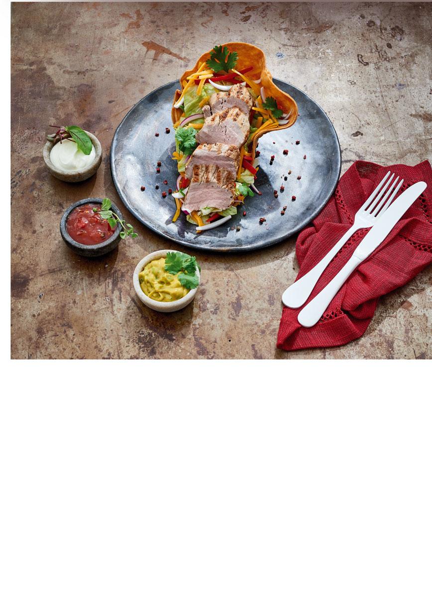 SAŁATKI MYTE I GOTOWE DO SPOŻYCIA SAŁATKA FAJITAS z wieprzowiną Poleca: Marek Burkacki Szef Kuchni Instytutu Kulinarnego Transgourmet Informacje na