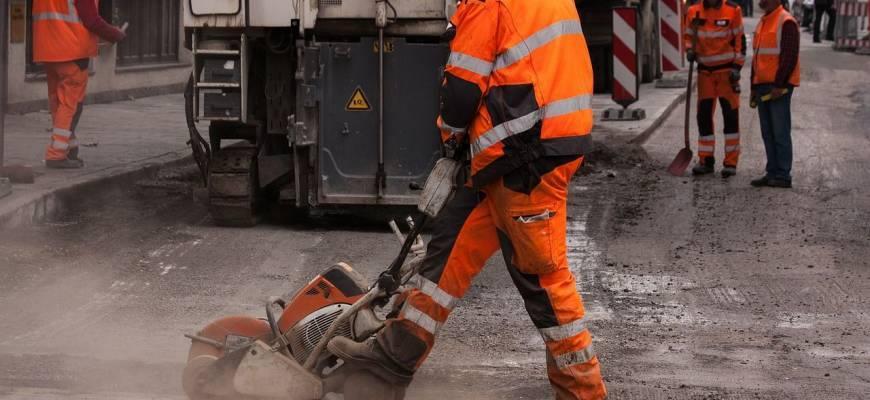 źródeł hałasu w mieście Katowice oraz jego położeniu na trasie