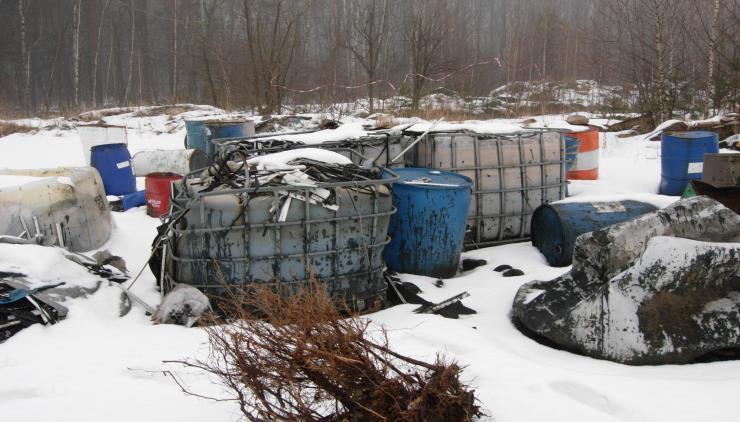 Odpady przemysłowe W celu zapobiegania nieprawidłowego postępowania z odpadami znowelizowano przepisy ustawy o odpadach w zakresie: - kontroli spełnienia wymagań w zakresie ochrony środowiska co do