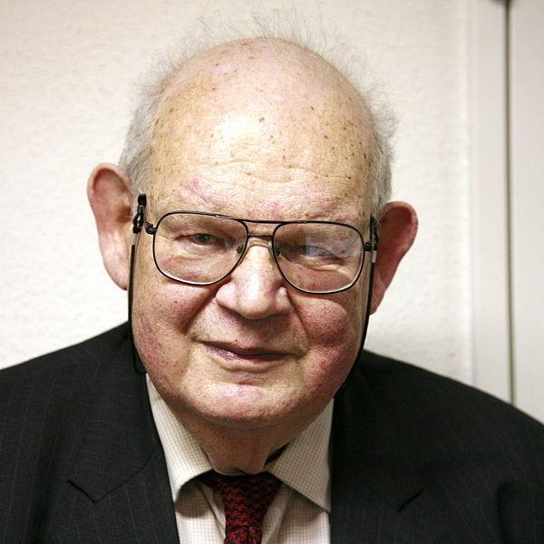 Benoit B. Mandelbrot, (1924-2010) wybitny i nowatorski matematyk pochodzący z Polski. Był on twórcą tzw.