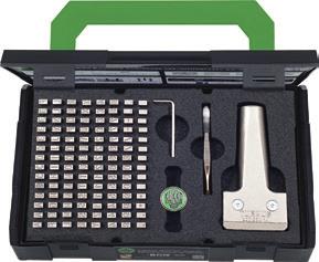Znaczniki cyfrowe 0-9 Wysokość pisma Zawartość 2 9 cz. 40 00 871 949 1 10,45 d E590 3 9 cz. 40 00 871 950 1 10,66 d E590 4 9 cz. 40 00 871 951 1 11,74 d E590 5 9 cz.
