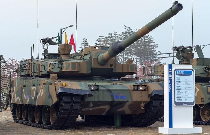 znacznie nowocześniejsza od maszyn III generacji. Wreszcie, czołgi Merkava 4 wyposażone są w jedyny na świecie sprawdzony bojowo aktywny system ochrony izraelski Rafael Trophy.
