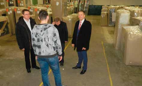 Roczne sprawozdanie 3 Uzbrojenie strefy Po utworzeniu nowogardzkiej strefy, następnym moim krokiem było wybudowanie drogi dojazdowej do terenów inwestycyjnych wraz z kanalizacją deszczową, ponieważ