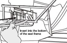 Wciśnij tylną część podłokietnika, aby zamocować dwa górne sworznie podłokietnika na płycie stalowej (rys. 6). 7. Zamontuj podłokietnik na ramie krzesła.