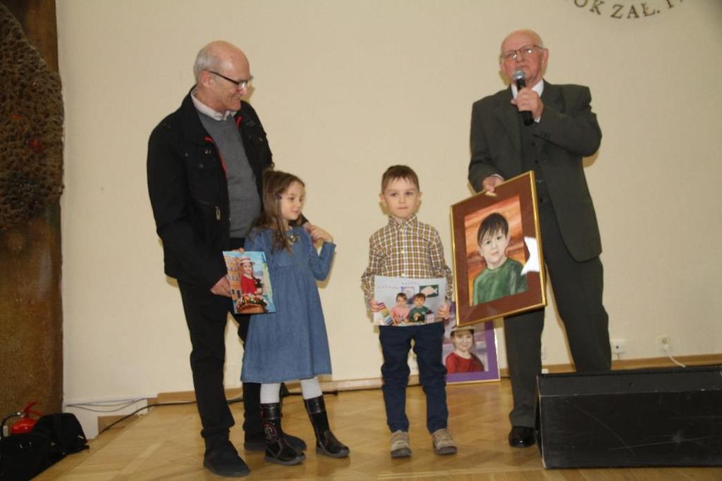 Tadeusz Kurek jest również twórcą statuetki Przyjaciel Ziemi Świętokrzyskiej przyznawanej przez Warszawski Klub Przyjaciół Ziemi Kieleckiej.