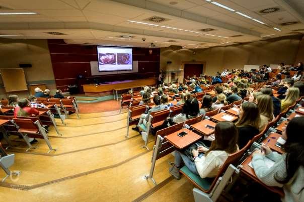 Studenci, doktoranci i pracownicy Wydziału BiOŚ UŁ wzięli po raz siódmy udział w organizacji pokazów, zajęć praktycznych i wykładów w ramach Nocy Biologów.