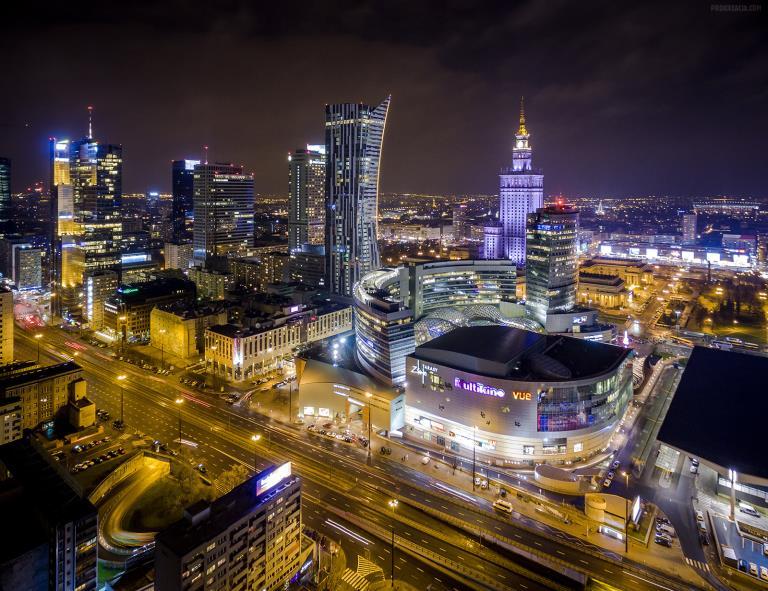 PRZYCZYNY KOLIZJI Oświetlenie budynków, zarówno wewnętrzne, jak i zewnętrzne dezorientuje ptaki szczególnie, gdy wilgotność powietrza jest wysoka, co zwiększa rozproszenie światła.