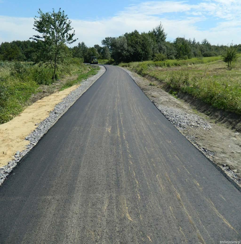 Chodnik wzdłuż