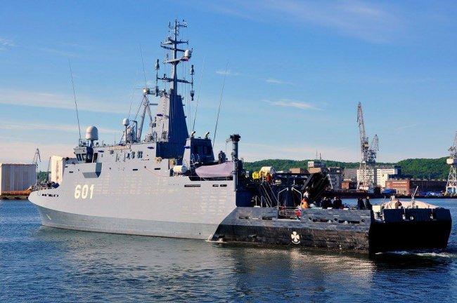Podniesienie bandery na ORP Kormoran przy nabrzeżu Pomorskim Uroczyste podniesienie bandery na nowoczesnym niszczycielu min ORP Kormoran planowane jest na 28 listopada przy nabrzeżu Pomorskim.