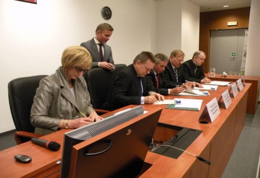 Przystąpienie pierwszych miast do Porozumienia Burmistrzów Podczas pierwszej edycji Pomorskich Dni Energii w 2011 roku do Porozumienie Burmistrzów przystąpiły pierwsze gminy z Województwa Pomorskiego.