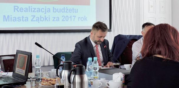 Regionalna Izba Obrachunkowa w Warszawie oraz Komisja Rewizyjna Rady Miasta Ząbki. Dochody w 2017 roku wyniosły ok. 159 mln zł, zaś wydatki ok.