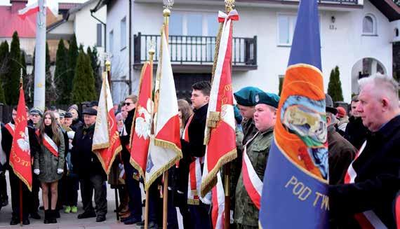 Po mszy uczestnicy uroczystości udali się pod obelisk upamiętniający 60.