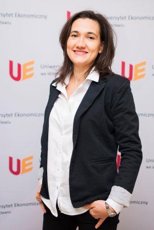 dr hab. Małgorzata Pięta-Kanurska, prof. UE 1. Kapitał kreatywny w metropoliach 2. Biznes w sektorze kreatywnym 3. Smart cities miasto przyszłości 4. Partycypacja społeczna w zarządzaniu miastem 5.