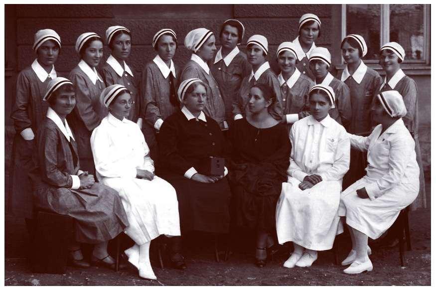 Absolwentki II Kursu 1928 r.