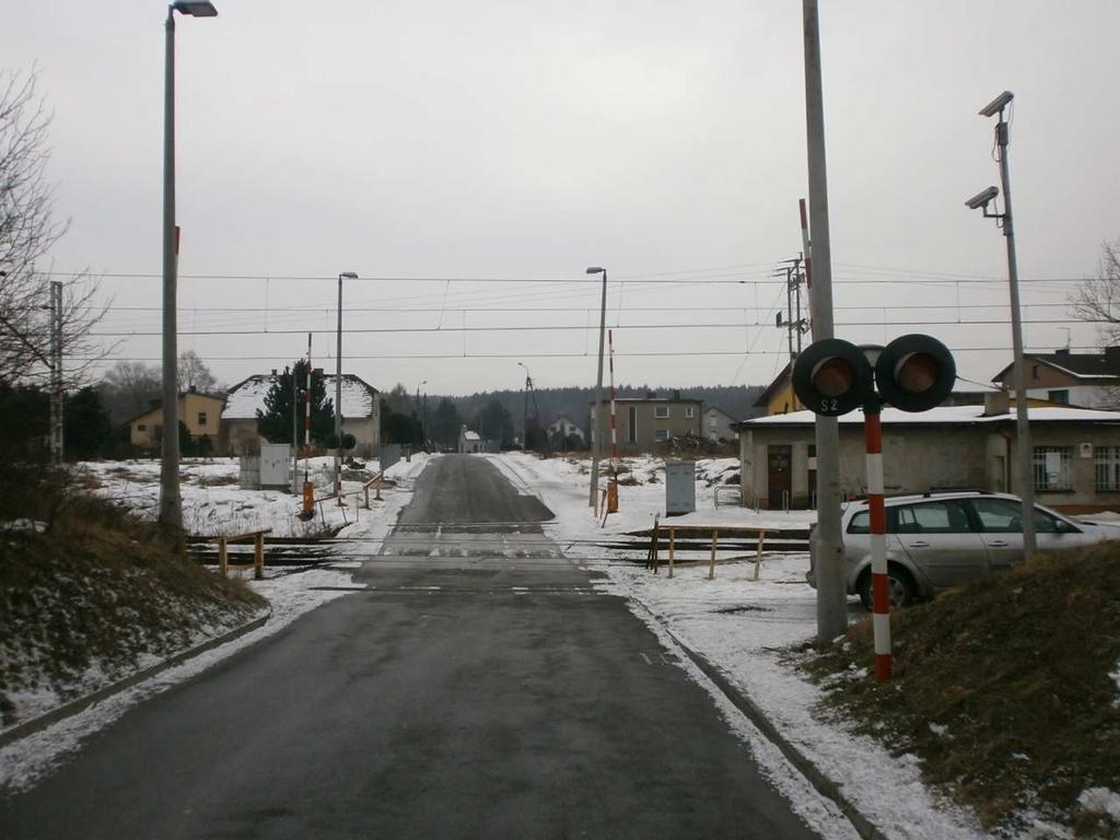 Przedmiotowy przejazd kolejowy zlokalizowany jest w ciągu ulicy Rudzkiej w miejscowości Górki Śląskie.