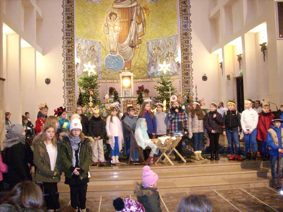 występ szkolnego chóru
