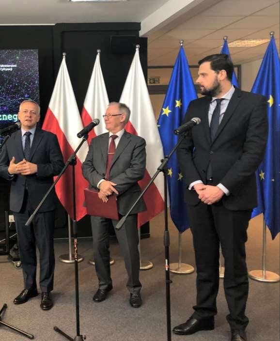 e wzorca tekstu CENTRUM MISTRZOSTWA INFORMATYCZNEGO Celem projektu jest podniesienie kompetencji kadry dydaktycznej oraz aktywizację młodzieży uzdolnionej informatycznie (beneficjenci projektu: 1500