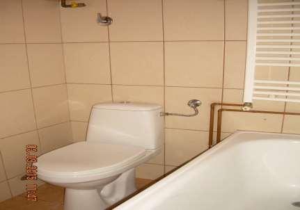 (8,00 m²), przedpokoju (3,5 m²), łazienki z wc (2,00