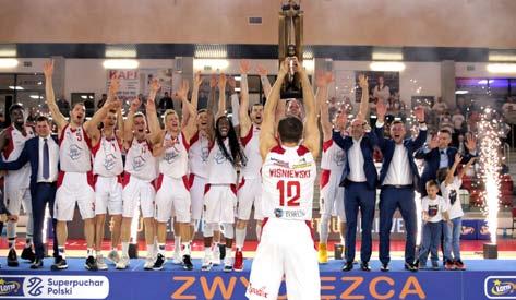 PO GODZINACH II) W kategorii dostawców zbóż wyróżnienie ZASŁUŻONY ROLNIK przyznano: 1) Skrzypczak Mieczysław 2) Kuligowski Kazimierz 3) Andrusiewicz Adrianna w zastępstwie Dyr.