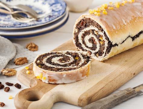 makowa: 2 opakowania gotowej masy makowej z bakaliami Przygotowanie Krok 1 zaczynamy od ciasta! Mleko podgrzewamy do temperatury 30 stopni, dodajemy drożdże i łyżkę cukru. Masło topimy i studzimy.
