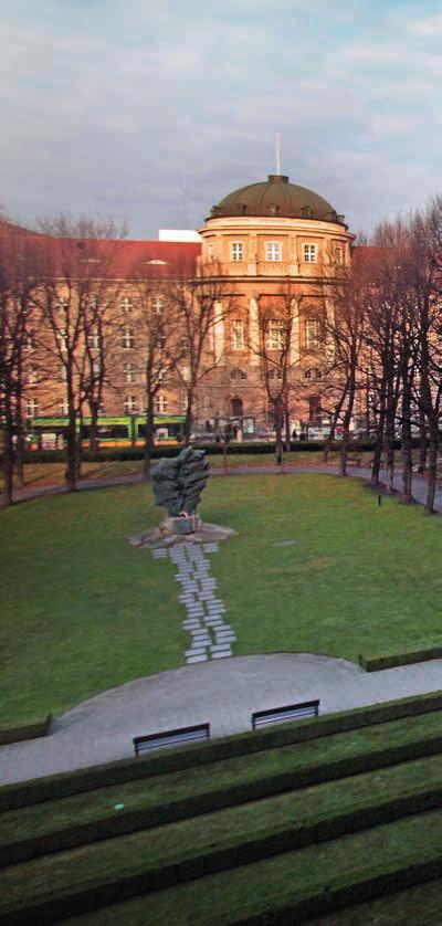 (jak w Szamotułach czy w Białośliwiu koło Wyrzyska) lub nie pełni swojej sakralnej funkcji.