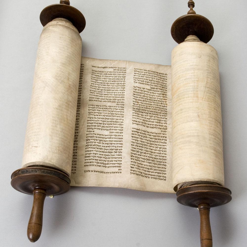 Języki Biblii ST Został spisany w języku hebrajskim.