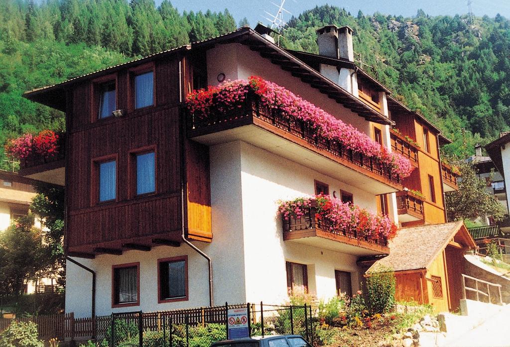 FERIE W VAL DI SOLE 17.01 25.01.2020 Val di Sole inaczej zwane Doliną Słońca jest jednym z najbardziej znanych kurortów narciarskich.