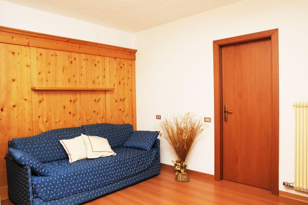 Wszystkie apartamenty posiadają balkon, a z niektórych roztacza się widok na góry.