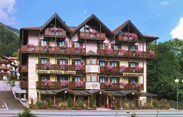 FERIE W VAL DI SOLE 17.01 25.01.2020 Val di Sole inaczej zwane Doliną Słońca jest jednym z najbardziej znanych kurortów narciarskich.