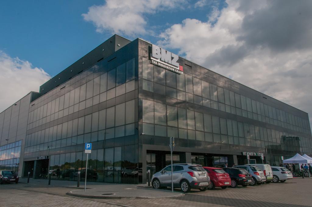 Źródłowy [1] Linki: https://gliwice.eu/aktualnosci/miasto/nowa-fabryka-w-gliwicach [2] [3] https://gliwice.eu/print/aktualnosci/miasto/nowa-fabryka-w-gliwicach https://gliwice.