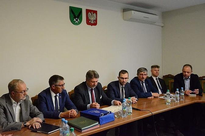 Linie kolejowe Miasta Jastrzębie - Zdrój Organizowanie i dotowanie pasażerskich przewozów kolejowych należy do zadań samorządu województwa.