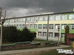 Szkoła o profilu kolejowym W celu dostosowania kierunków kształcenia do wymogów kolejowego rynku pracy J do utworzenia klasy o profilu kolejowym w Zespole Szkół Nr 5 im.