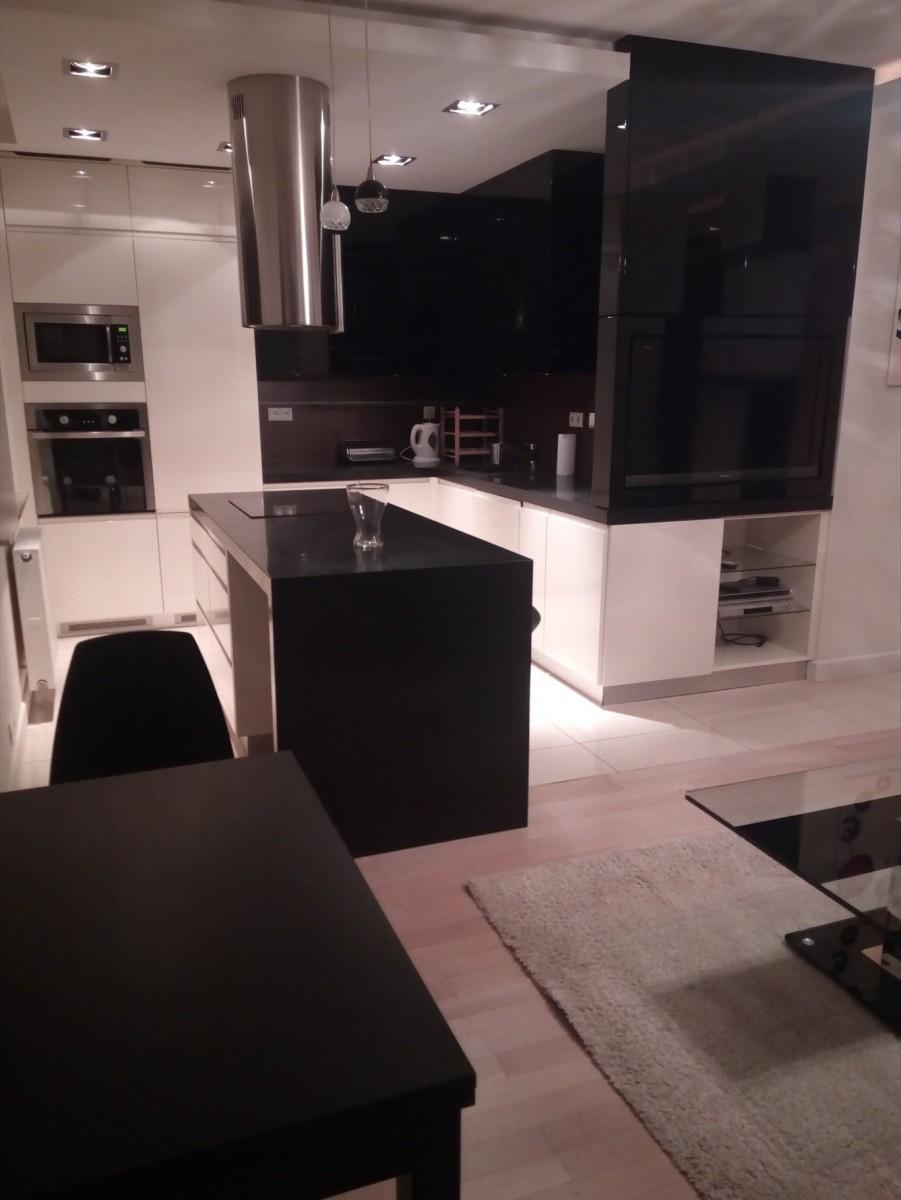 tel. +48 22 661 51 77,