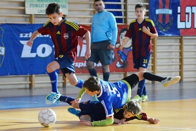 pierwsza grupa godz. 8:00-13:00, druga grupa godz. 13:00 18:00, czas gry: 1 x 24 min. 17 XI 2018 r.: turniej ogólnopolski skrzatów (roczniki 2012 i mł.