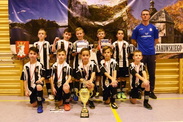 0210 0403 8108 0001 (w tytule należy podać należy nazwę zespołu oraz rocznik).