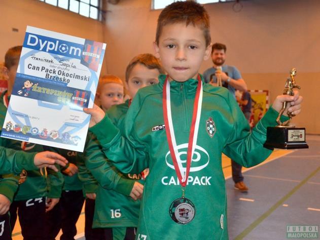 Podczas trwania turnieju opiekę nad grupą sprawuje trener lub kierownik. 9.